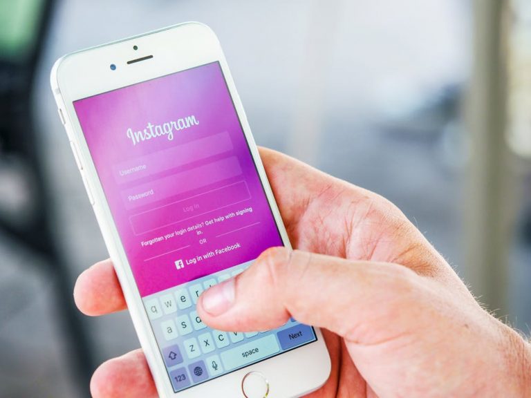 aplikacja Instagram na telefonie